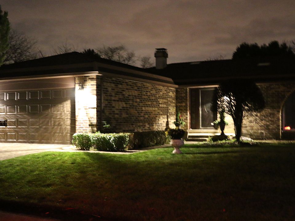 1st image of 150 Arrowwood Dr