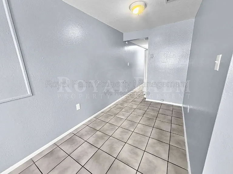 6617 Warwick Cir — Photo 11