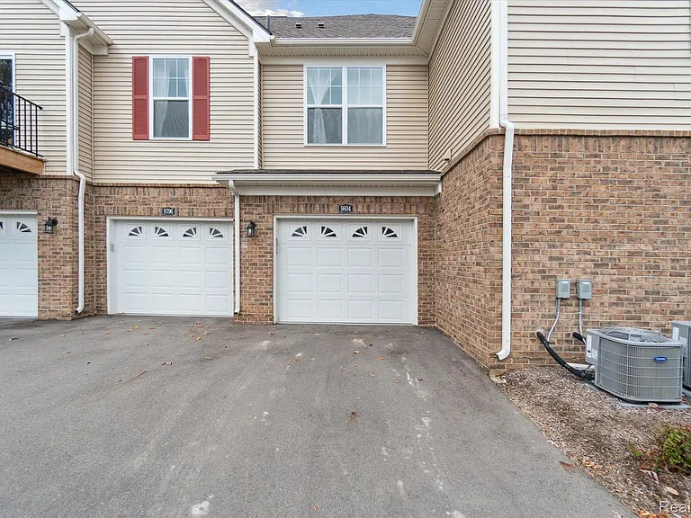 9804 Ridge Run St — Photo 5