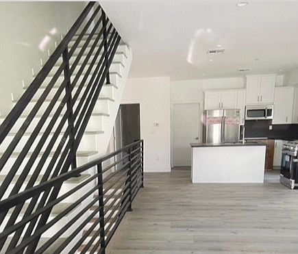 3rd image of 5653 Fair Ave #5653