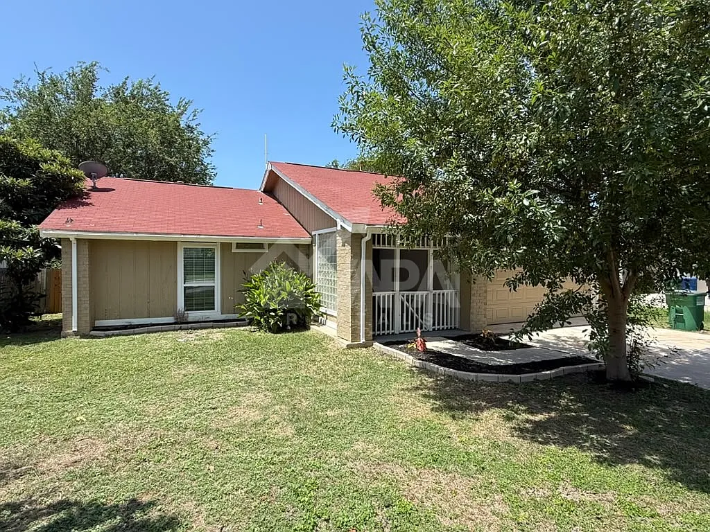 3 bed, 1172 sqft, $2,100 — Photo 3