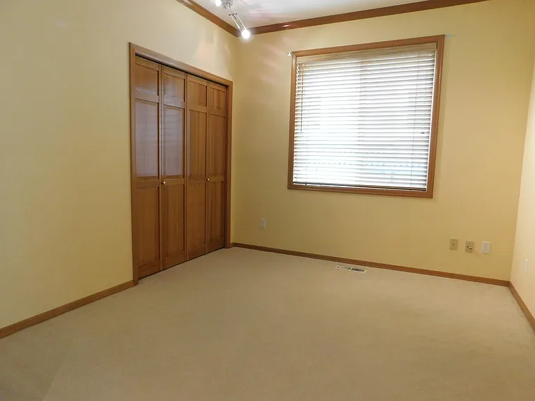 22934 SE 25th Pl — Photo 25