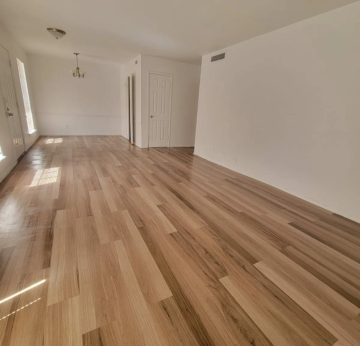 La Hacienda Apartments — Photo 2