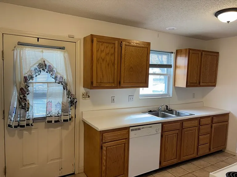 2818 S Villa Dr — Photo 9