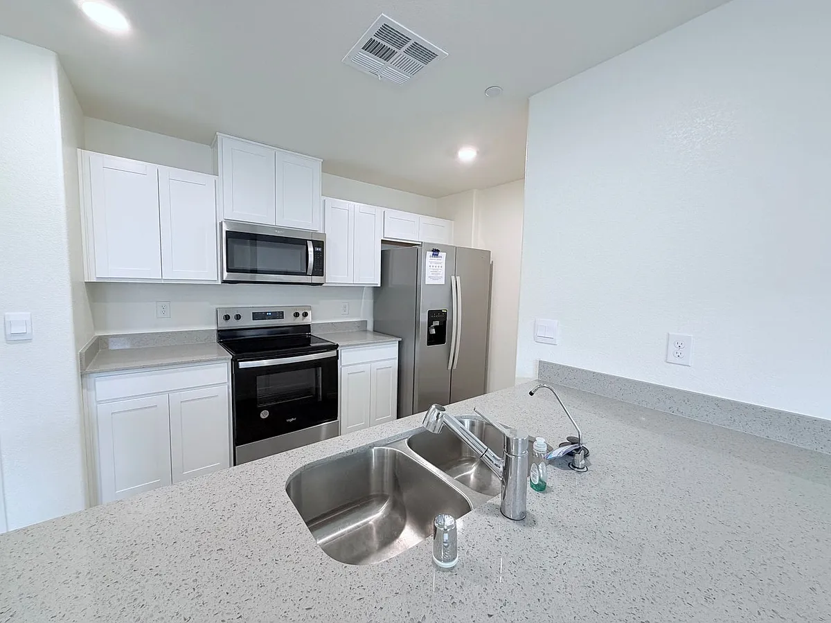 Building Photo - 9332 Serene Harbor St