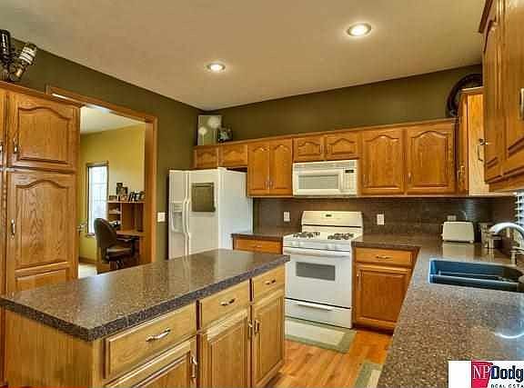 3rd image of 4922 N 135th St