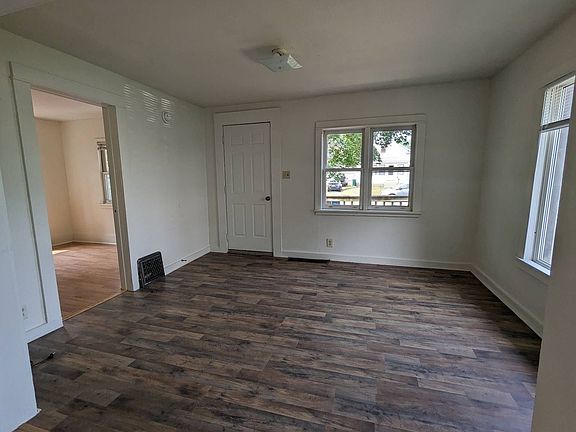 3rd image of 33 Alden Ave W