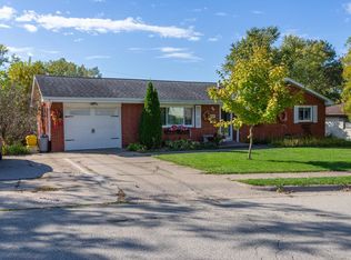 1463 Tomahawk Dr, Dubuque, IA 52003