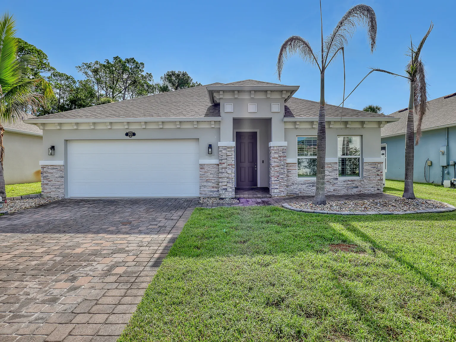 4 bed, 1988 sqft, $2,550 — Photo 1
