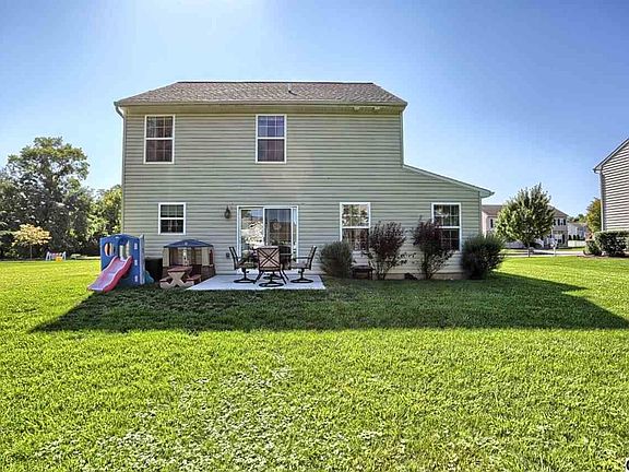 3rd image of 115 Hollow Ln