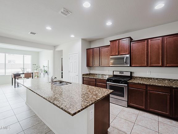 4th image of 1093 W BELMONT RED Trail