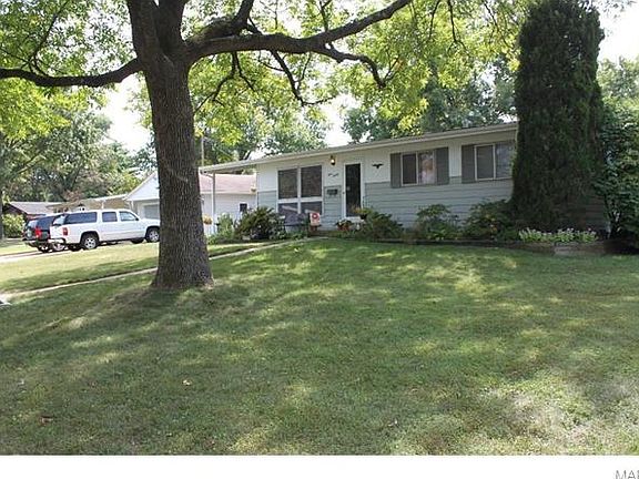 5th image of 320 Versailles Dr