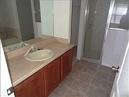 5th image of 6911 Surrey Oak Dr