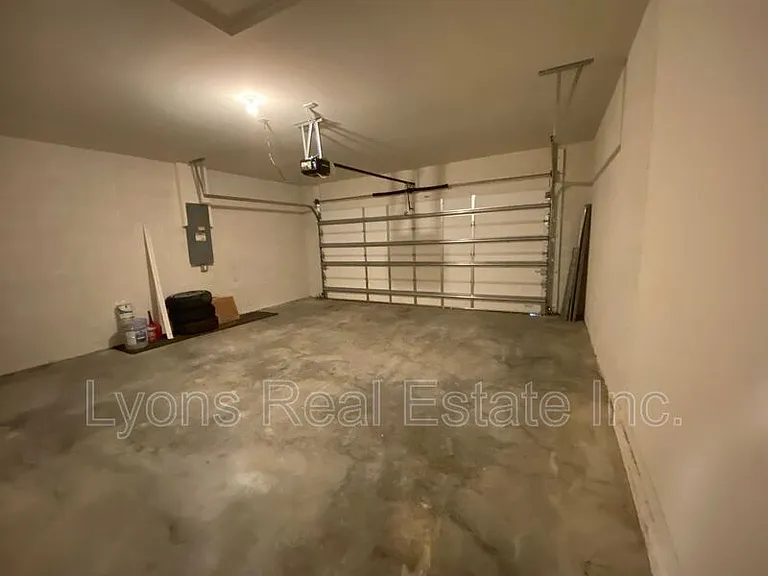 111 NW 9th St — Photo 12