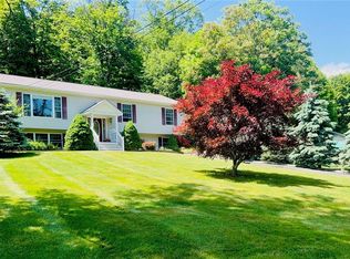 58 Pine Ridge Dr, Hopewell Junction, NY 12533