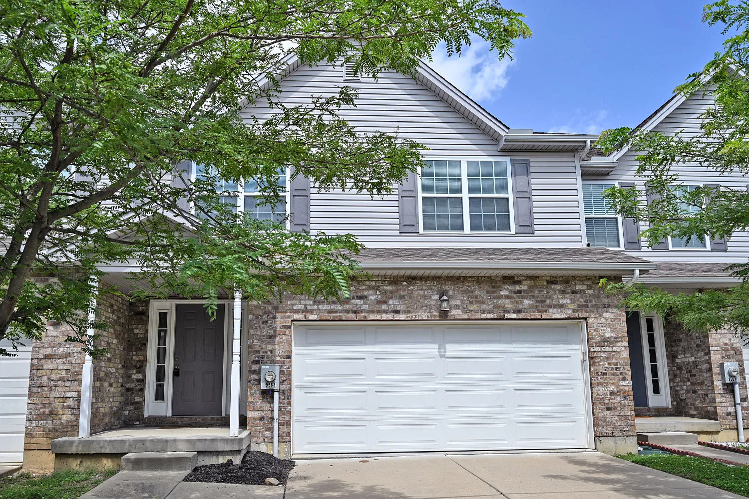 3 bed, 2223 sqft, $2,100 — Photo 2