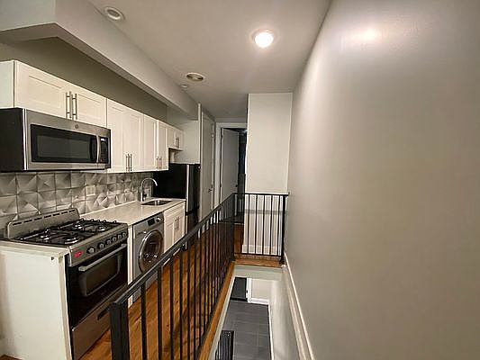4th image of 349 Chauncey St APT 1