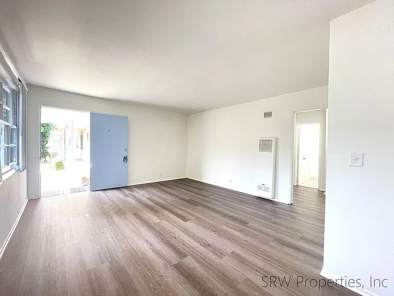 4706-4708 Kester Ave — Photo 3