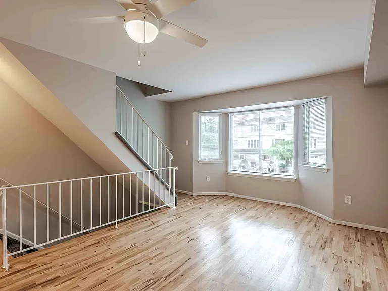 Seaview Apartments — Photo 9