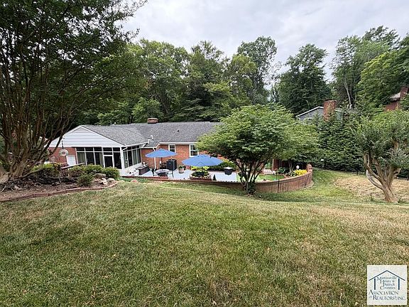 3rd image of 721 Susan Ln