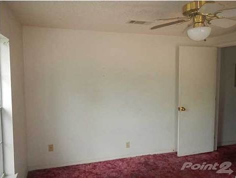 2nd image of 2217 W Jackson St