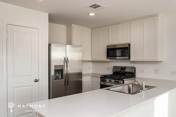 4 bed, 2.0 bath, 1776 sqft, $2,068 — Photo 4