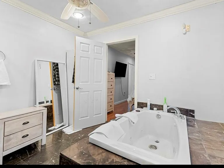 110 Pleasant St #1 — Photo 2