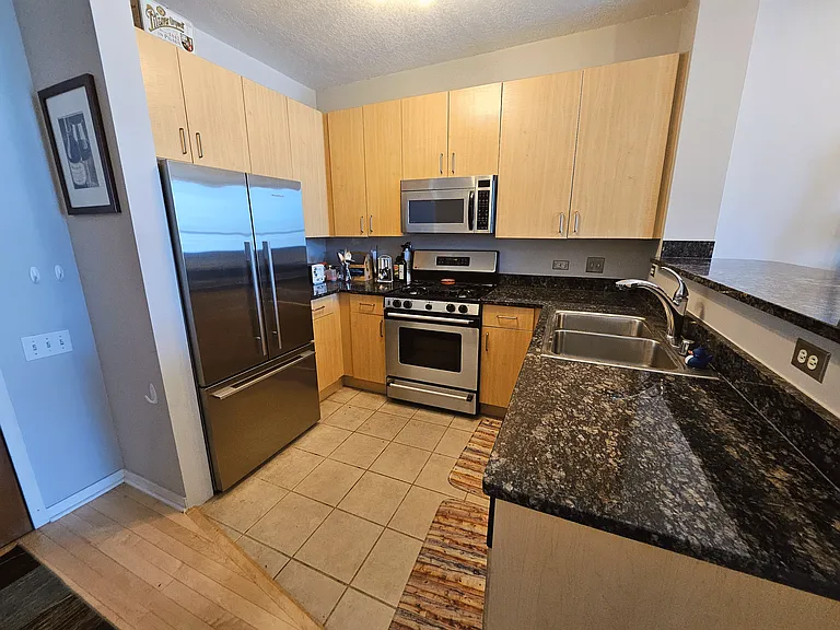 600 N Kingsbury St #1404 — Photo 8