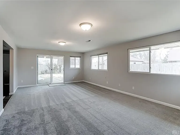 5543 Barnard Dr — Photo 20