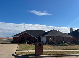 255 Cobblestone Cir, Red Oak, TX 75154