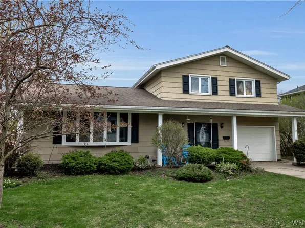 12 Joanie Ln, Amherst, NY 14228