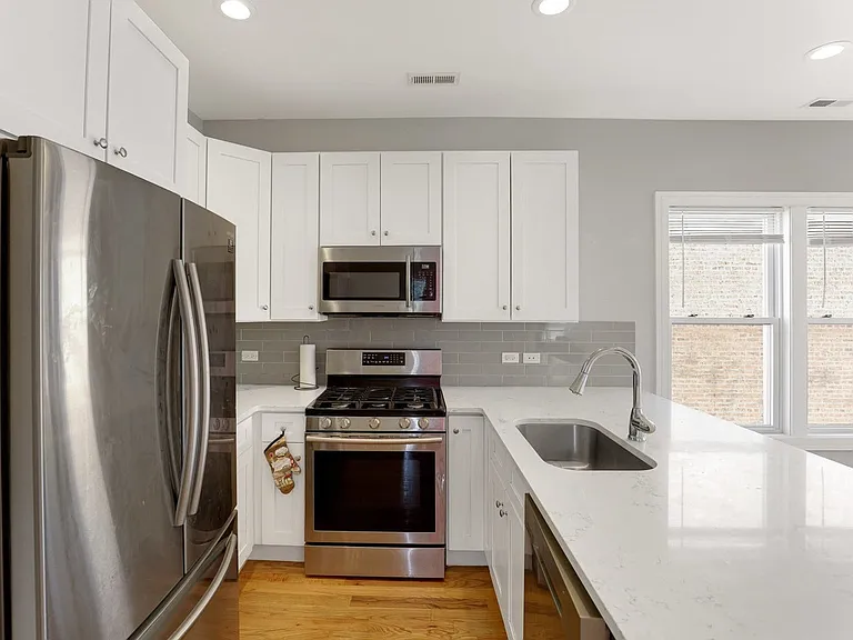 3622 W Franklin Blvd #1 — Photo 6