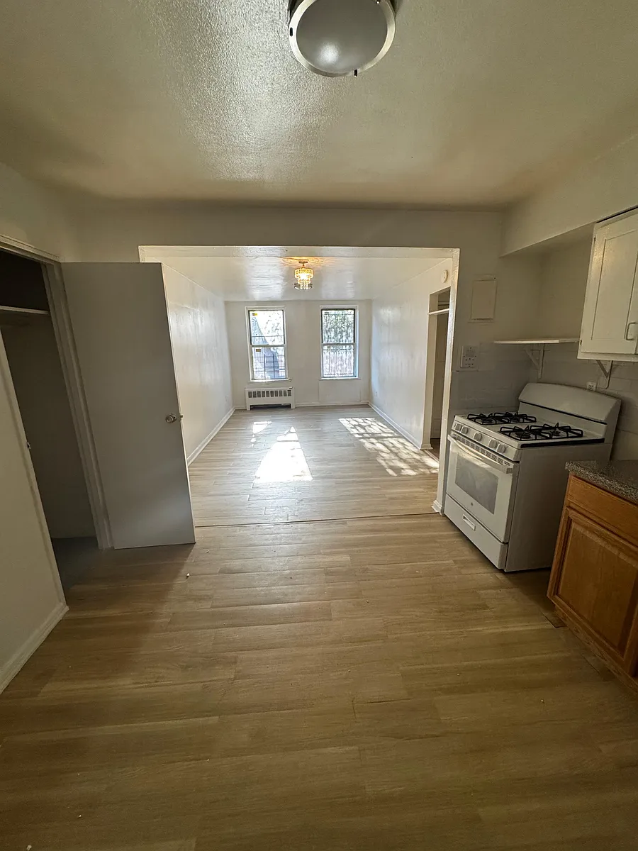 Building Photo - 4304 Baychester Ave #1E