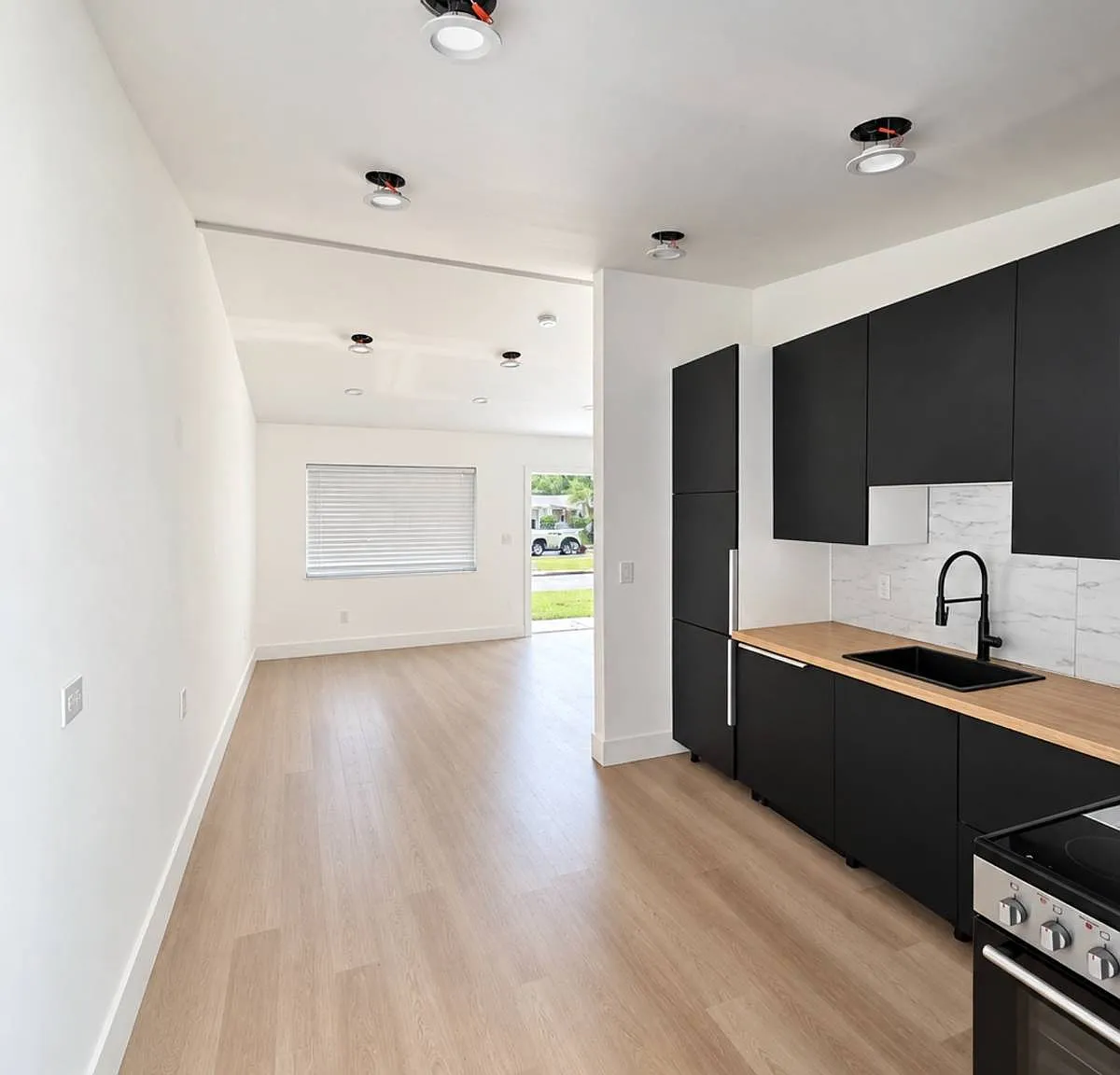 2 bed, 1.0 bath, 700 sqft, $2,500 — Photo 3