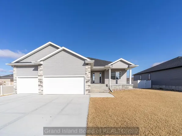 3792 Lilac Ln, Grand Island, NE 68803