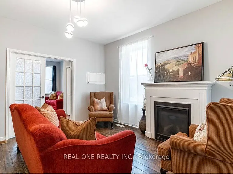 118 Queen St S #1 — Photo 9