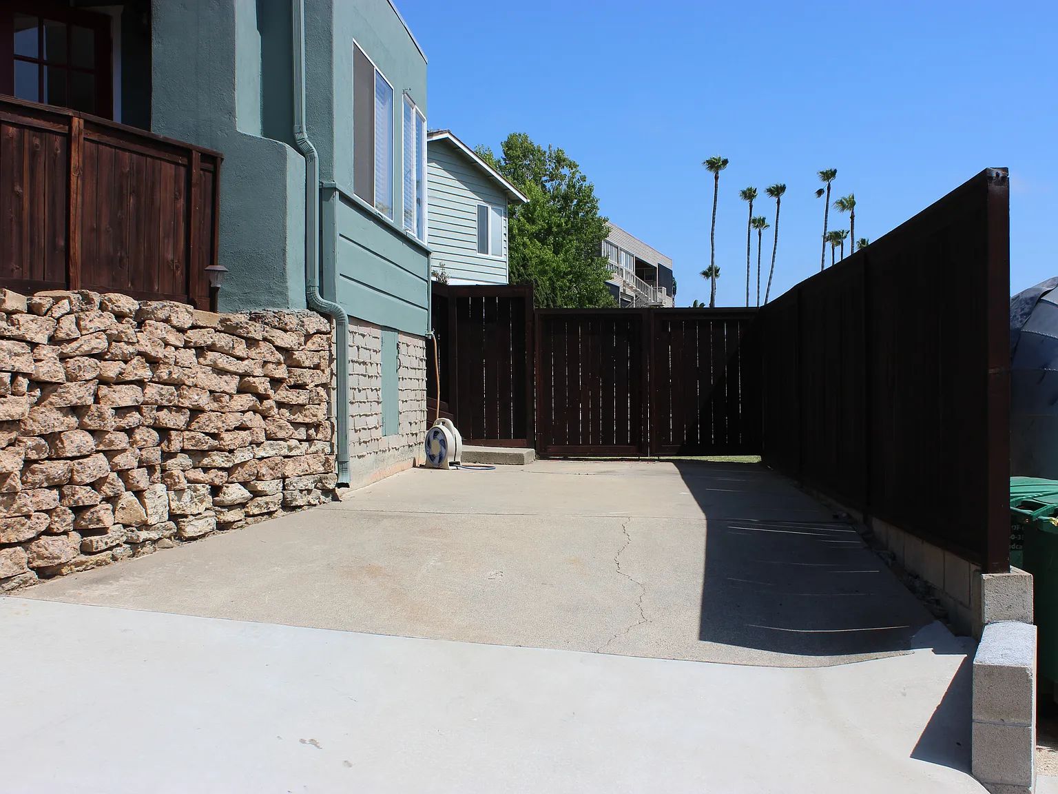 Studio, 300 sqft, $2,600 — Photo 3