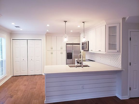 Area for bar stools 