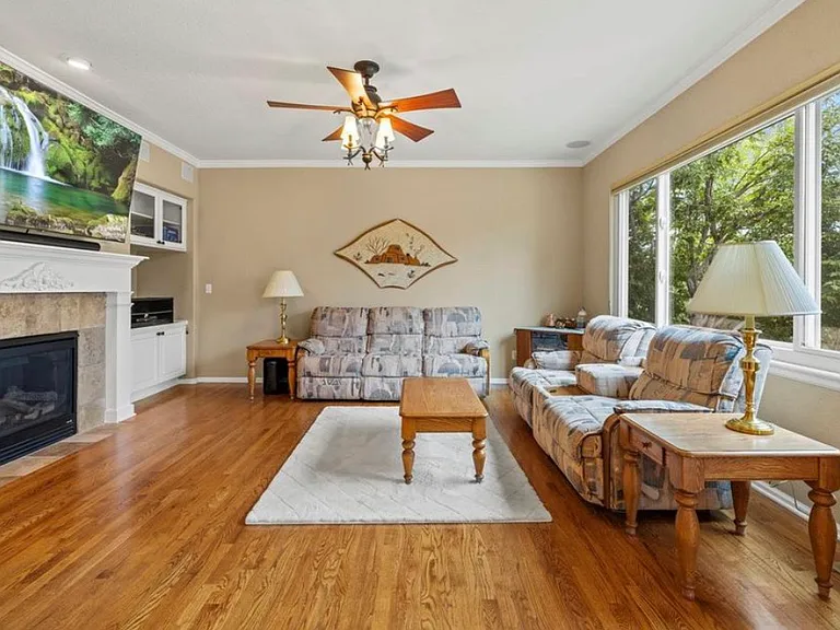 10350 Nottingham Dr — Photo 16