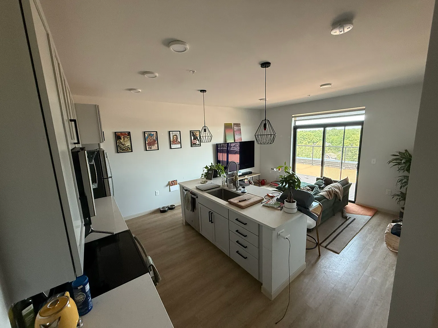1 bed, 629 sqft, $2,100 — Photo 3