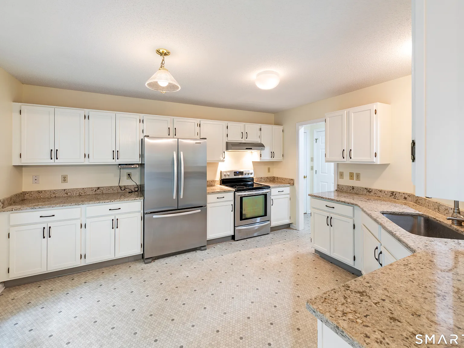 4 bed, 2.5 bath, 1723 sqft, $3,800 — Photo 2