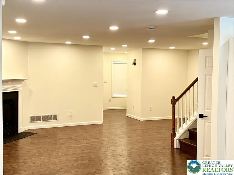 1319 Mohr Cir — Photo 4