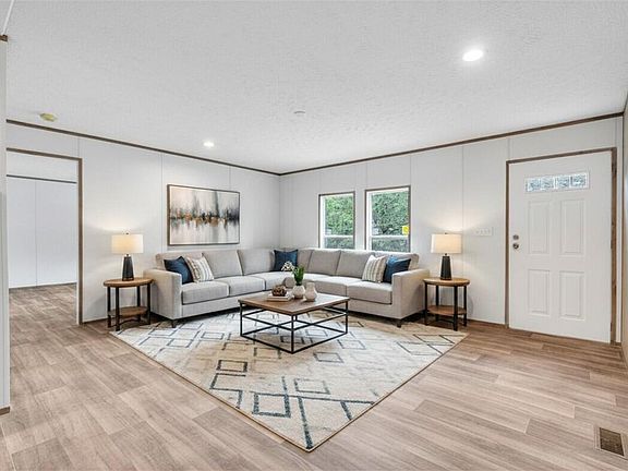 2nd image of 107 Chantilly Cir