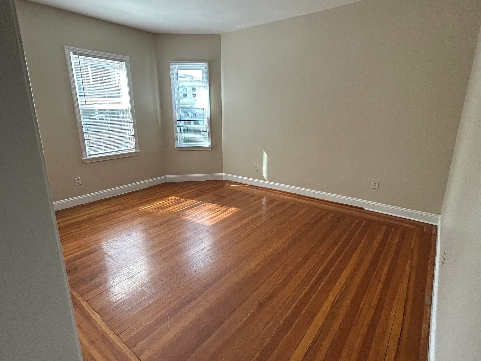 81 Kingsdale St — Photo 1