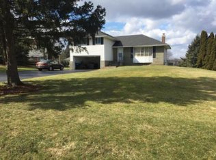 25 Pinnacle Rd, Pittsford, NY 14534