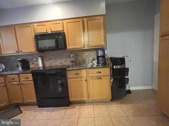 4th image of 812 Fairfax Rd