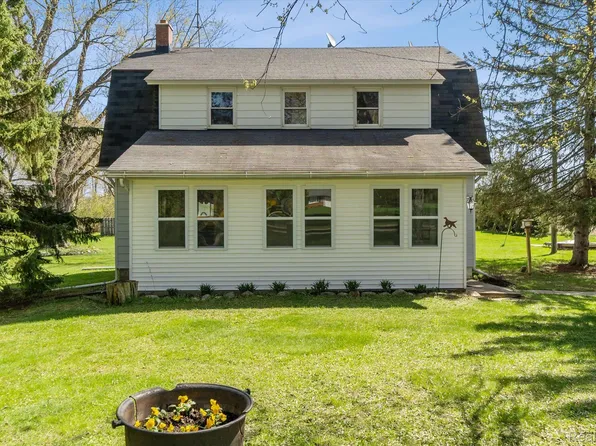 18900 Bradley Rd, Gregory, MI 48137