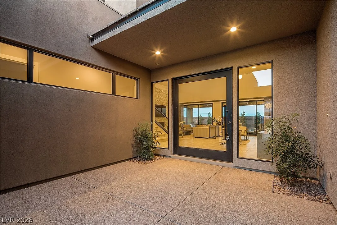 3 bed, 3.5 bath, 3562 sqft, $10,500 — Photo 4