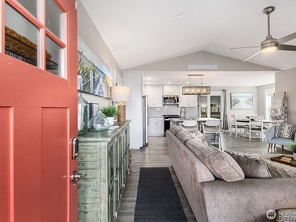 5th image of 987 Alida Court SE