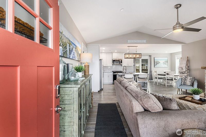 5th image of 987 Alida Court SE